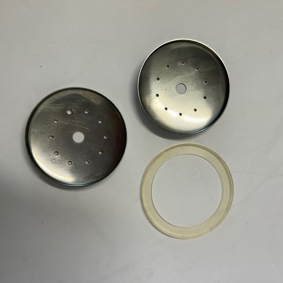 Vintage 1970's Wilton Armetale Plough Tavern Pot Belly Salt Pepper Toothpick Set - Picture 7 of 10